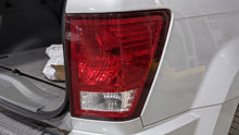 Load image into Gallery viewer, TAIL LIGHT LAMP Jeep Grand Cherokee 07 08 09 10 Right - NW389536
