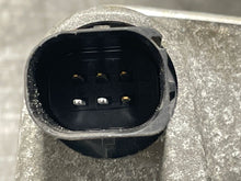 Load image into Gallery viewer, THROTTLE BODY Dodge 1500 3500 2500 Pickup 2005 05 2006 06 2007 07 - 11 5.7L - NW389451
