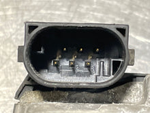 Load image into Gallery viewer, THROTTLE BODY Porsche Cayenne 2004 04 2005 05 2006 06 - NW178461
