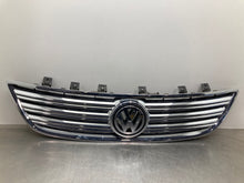 Load image into Gallery viewer, GRILLE Volkswagen Phaeton 2004 04 2005 05 2006 06 - NW385249
