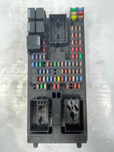 Load image into Gallery viewer, FUSE BOX LR3 Range Rover Sport 2007 07 2008 08 2009 09 - NW500527
