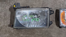 Load image into Gallery viewer, HEADLIGHT LAMP ASSEMBLY Toyota 4 Runner 99 00 01 02 Right - NW385499

