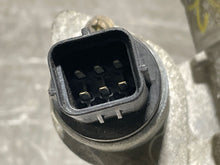 Load image into Gallery viewer, THROTTLE BODY Subaru Legacy 2002 02 - NW178583
