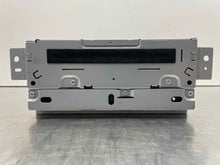Load image into Gallery viewer, Radio Land Rover LR2 LR3 2008 08 2009 09 2010 10 2011 11 AM FM Cd Player - NW391513
