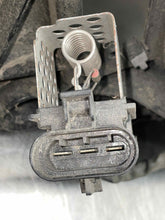 Load image into Gallery viewer, RADIATOR FAN ASSEMBLY Soltice Sky 2006 06 2007 07 2008 08 2009 09 10 - NW63535
