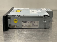 Load image into Gallery viewer, REMOTE CD CHANGER Audi Q7 07 08 09 10 11 - NW136177

