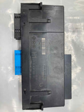 Load image into Gallery viewer, BODY CONTROL MODULE BCM COMPUTER 323i 325ci 325i 330ci 330i 330xi 2006 - NW29296
