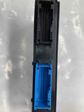 Load image into Gallery viewer, BODY CONTROL MODULE BCM COMPUTER 323i 325ci 325i 330ci 330i 330xi 2006 - NW29296
