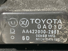 Load image into Gallery viewer, RADIATOR Toyota Camry ES300 2002 02 2003 03 04 05 06 07 - NW132612
