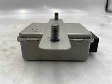 Load image into Gallery viewer, TRANSFER CASE COMPUTER Tribute 2001 01 2002 02 03 04 - NW34158
