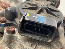 Load image into Gallery viewer, Transfer Case  LAND CRUISER 1999 - NW404575
