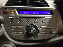 Load image into Gallery viewer, Radio Honda Fit 2009 09 2010 10 AM FM CD MP3 - NW137705

