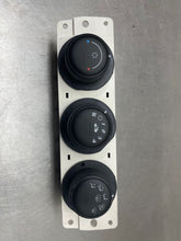 Load image into Gallery viewer, TEMPERATURE CONTROLS Pontiac Solstice 06 07 08 09 10 - NW398721
