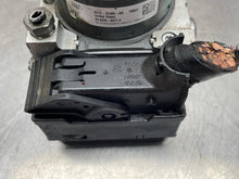 Load image into Gallery viewer, ABS Pump Lincoln MKC 2017 - NW391621
