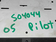 Load image into Gallery viewer, RADIO Honda Pilot 2005 05 - NW401931
