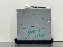 Load image into Gallery viewer, RADIO Honda Pilot 2005 05 - NW401931
