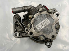 Load image into Gallery viewer, POWER STEERING PUMP Volvo S60 S80 XC70 V70 2007 07 2008 08 2009 09 2010 10 - NW164265
