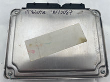 Load image into Gallery viewer, ECU ECM COMPUTER Volkswagen beetle 2005 05 Auto - NW62682
