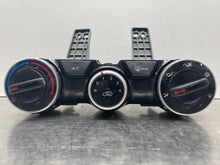 Load image into Gallery viewer, Temperature Controls Hyundai Venue 2020 - NW409501
