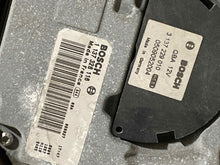 Load image into Gallery viewer, RADIATOR FAN ASSEMBLY Volvo XC90 2003 03 2004 04 05 06 07 08 09 10 11 - NW64742
