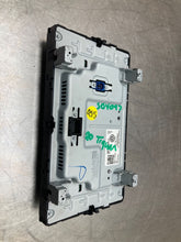 Load image into Gallery viewer, Info-Gps Screen Volkswagen Tiguan 2020 - NW411577
