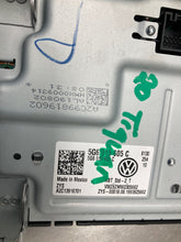 Load image into Gallery viewer, Info-Gps Screen Volkswagen Tiguan 2020 - NW411577
