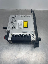 Load image into Gallery viewer, RADIO AM FM CD 330i 325i 2005 05 AM FM CD - NW411573
