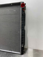Load image into Gallery viewer, RADIATOR Ford F250SD Pickup F350SD Pickup 2006 06 2007 07 - NW412702
