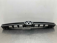 Load image into Gallery viewer, Grille Volkswagen Touareg 2011 - NW415561
