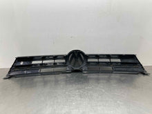 Load image into Gallery viewer, Grille Volkswagen Touareg 2011 - NW415561
