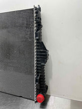 Load image into Gallery viewer, RADIATOR Volkswagen Touareg 11 12 13 14 15 16 17 - NW415712
