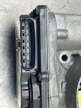 Load image into Gallery viewer, THROTTLE BODY GS350 IS350 GS450H 2006 06 2007 07 08 09 10 11 12 13 - NW418212
