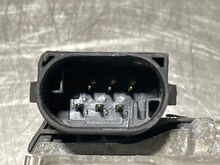 Load image into Gallery viewer, THROTTLE BODY Porsche Cayenne 2004 04 2005 05 2006 06 - NW178457
