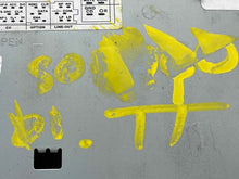 Load image into Gallery viewer, Radio Audi TT 2001 01 2002 02 2003 03 AM FM CD - NW418089

