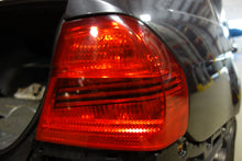 Load image into Gallery viewer, OUTER TAIL LIGHT LAMP 323i 325ci 325i 328i 330ci 330i 06-08 Right - NW180417
