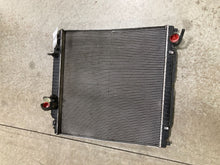 Load image into Gallery viewer, RADIATOR Ford F250SD Pickup F350SD Pickup 2006 06 2007 07 - NW419601
