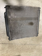 Load image into Gallery viewer, RADIATOR Ford F250SD Pickup F350SD Pickup 2006 06 2007 07 - NW419601
