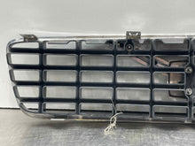 Load image into Gallery viewer, GRILLE Volvo S60 2001 01 2002 02 2003 03 2004 04 - NW98779
