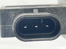 Load image into Gallery viewer, Mass Air Flow Sensor Meter MAF Escalade 1500 Pickup 2500 Pickup 94-04 - NW4507
