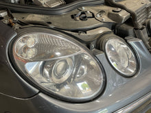 Load image into Gallery viewer, HEADLIGHT LAMP ASSEMBLY E320 E350 E500 E55 03 04 05 06 Right - NW423421
