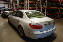 Load image into Gallery viewer, CARRIER ASSEMBLY Hyundai Genesis 09 10 11 12 13 14 3.91 RATIO  Rear - NW46595
