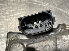 Load image into Gallery viewer, THROTTLE BODY Porsche Boxster 911 Carrera GT 2000 00 01 02 03 04 05 06 - NW449052
