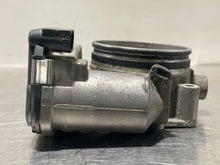 Load image into Gallery viewer, THROTTLE BODY Cayman Panamera Cayenne 2007 07 08 09 10 11 12 13 14 - NW426996
