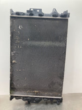 Load image into Gallery viewer, RADIATOR Land Rover LR2 2008 08 2009 09 2010 10 2011 11 - NW423987
