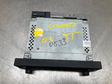 Load image into Gallery viewer, Radio Audi TT 2001 01 2002 02 2003 03 AM FM CD - NW424618
