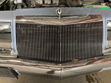 Load image into Gallery viewer, Grille Chrysler Imperial 1993 - NW426904
