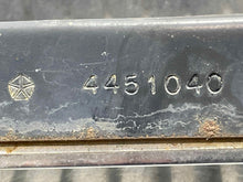 Load image into Gallery viewer, Grille Chrysler Imperial 1993 - NW426904
