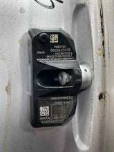 Load image into Gallery viewer, WHEEL RIM E300 E320 E350 E550 E63 08-09 18x8-1/2 - NW427041
