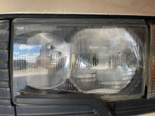 Load image into Gallery viewer, HEADLIGHT LAMP ASSEMBLY Range Rover 2000 00 2001 01 2002 02 Left - NW429126
