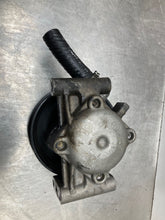 Load image into Gallery viewer, POWER STEERING PUMP Range Rover 2000 00 2001 01 2002 02 - NW429286
